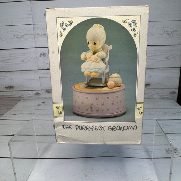 Precious Moments "The Purr-Fect Grandma" Musical Figurine By Enesco - Picture 7 of 10